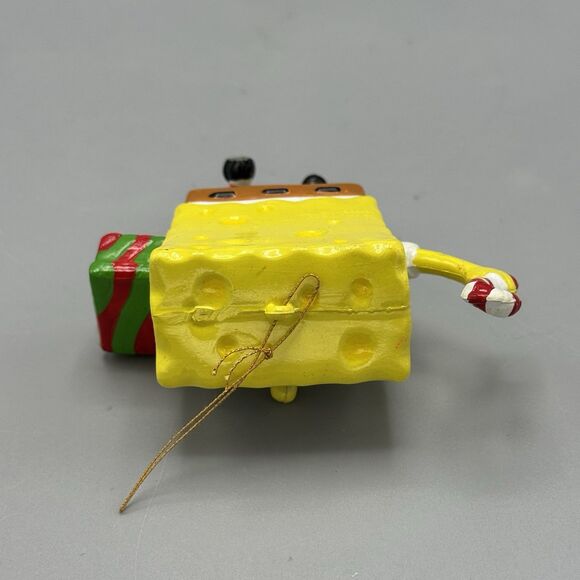2002 SpongeBob Squarepants Christmas Ornament Viacom Holding Candy Cane and Gift - Picture 6 of 8